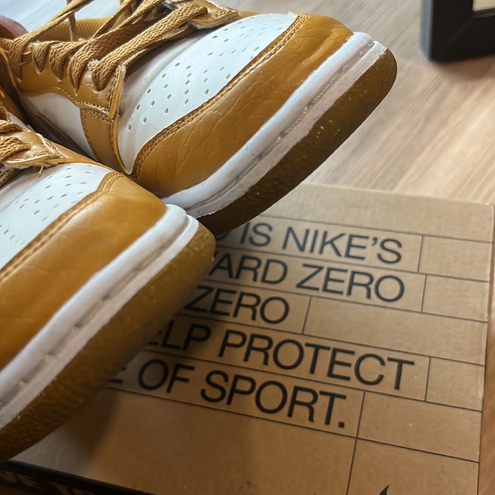 Women’s Nike Dunk - Picture 3 of 8